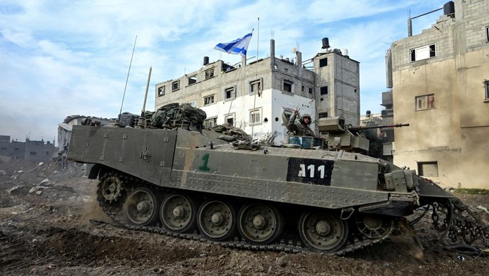 Israeli soldiers operate at the Shajaiya district of Gaza city amid the ongoing conflict between Israel and the Palestinian Islamist group Hamas, in the Gaza Strip December 8, 2023.  REUTERS/Yossi Zeliger ISRAEL OUT. NO COMMERCIAL OR EDITORIAL SALES IN ISRAEL. EDITORS NOTE: REUTERS PHOTOGRAPHS WERE REVIEWED BY THE IDF AS PART OF THE CONDITIONS OF THE EMBED. NO PHOTOS WERE REMOVED.