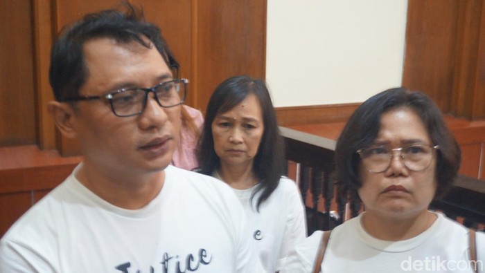 Bambang, ayah Angeline mahasiswi Ubaya