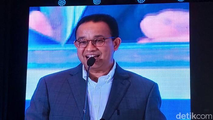 Calon Presiden (capres) Anies Baswedan bicara deindustrialisasi pada industri Indonesia hingga ketimpangan pembangunan manusia atau tidak merata dalam acara Dialog Apindo Capres 2024 di Menara Bank Mega, Jakarta Selatan, Senin (11/12/2023).