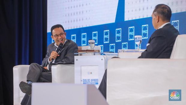 Calon Presiden nomor urut 1, Anies Rasyid Baswedan memberikan pemaparan dalam acara Dialog Apindo Capres 2024 di Menara Bank Mega, Jakarta, Senin (11/12/2023). (CNBC Indonesia/Faisal Rahman)