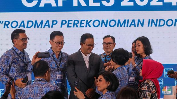 Calon Presiden nomor urut 1, Anies Rasyid Baswedan saat menghadiri acara Dialog Apindo Capres 2024 di Menara Bank Mega, Jakarta, Senin (11/12/2023). (CNBC Indonesia/Faisal Rahman)