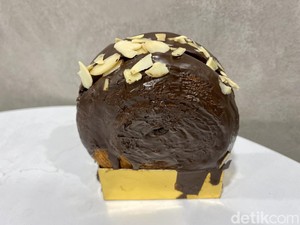 Mencicipi Sensasi Crunchy dan Lumernya Cromboloni yang Lagi Viral