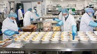 Di musim liburan seperti sekarang, British Airways akan menyajikan makan malam Natal untuk 380 ribu penumpang. Foto: Murray Sanders/Site