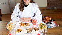Setiap harinya dapur yang dikelola Newrest Catering ini memproduksi 52 ribu roti, 47 ribu dessert, dan 45 ribu wine merah. Foto: Murray Sanders/Site
