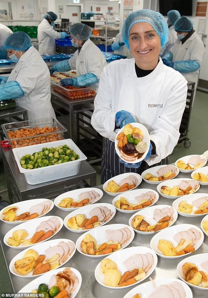 Dapur Maskapai Penerbangan Ini Produksi 4.500 Porsi Makanan Tiap Hari Dapur Maskapai Penerbangan Ini Produksi 4.500 Porsi Makanan Tiap Hari