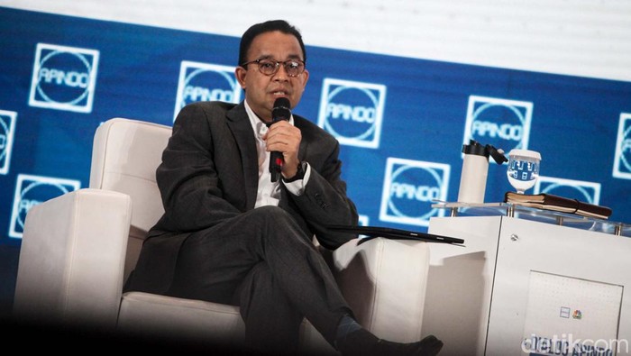 Capres Anies Baswedan menghadiri dialog Asosiasi Pengusaha Indonesia (APINDO). Anies menyoroti ketimpangan perekonomian Indonesia di depan pengusaha.
