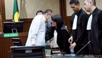 Jaksa juga menuntut Rafael membayar denda. Selain itu, Rafael juga dituntut membayar uang pengganti.