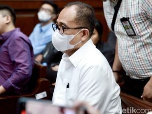 Baca Pleidoi, Rafael Minta Maaf ke Menkeu hingga Anak-anaknya