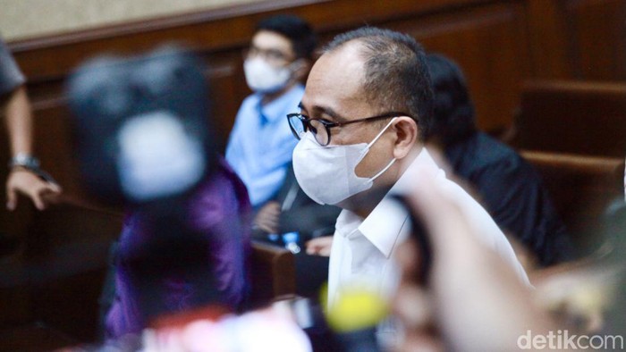 Ekspresi Rafael Alun Dituntut 14 Tahun Penjara Ekspresi Rafael Alun Dituntut 14 Tahun Penjara