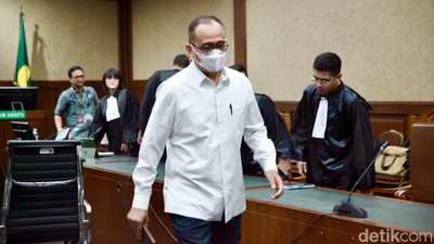 Ekspresi Rafael Alun Dituntut 14 Tahun Penjara
