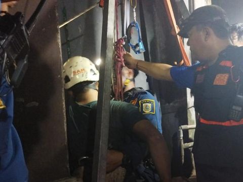 Evakuasi warga tercebur sumur di Desa Dukuh, Kecamatan Delanggu, Klaten, Minggu (10/12/2023) malam.