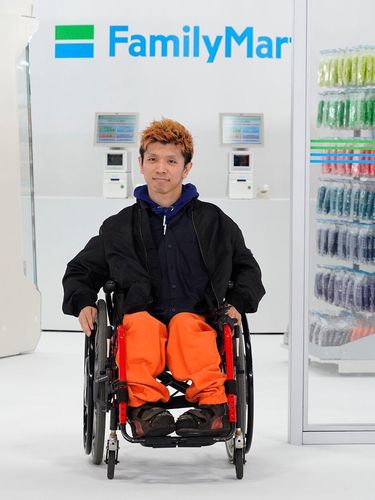 FamilyMart Rilis Koleksi Busana