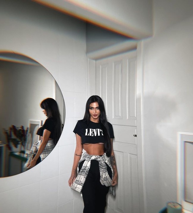 Selain bertukar pesan mesra dengan Neymar, wanita asal Brasil itu mengaku pernah menghabiskan waktu di apartemen pemain Al Hillal itu di Sao Paolo. Dalam postingannya yang bikin heboh, ia juga mengatakan jika hubungan Neymar dan Bruna yang kini sudah putus sedang tidak baik-baik saja. Foto: Instagram Fernanda Campas