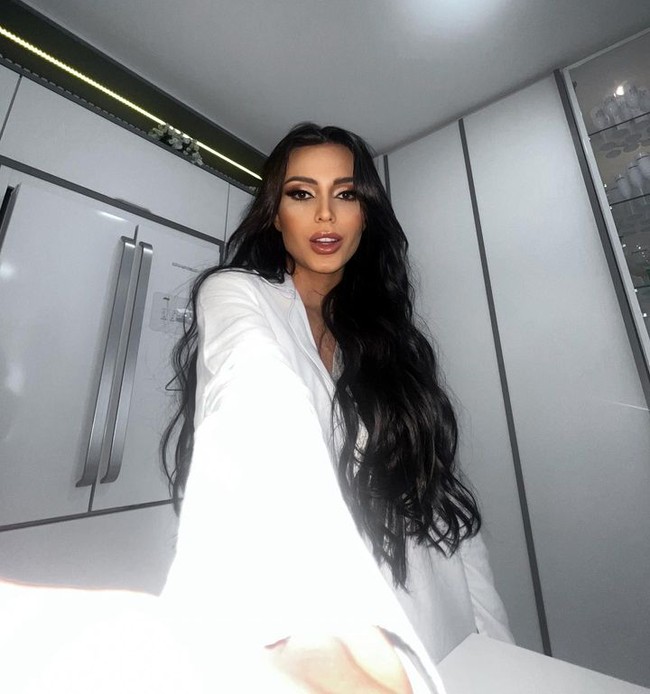 Sedangkan Lionel Messi dikenal sudah lama menikah dengan pasangannya sejak SMA, Antonela Roccuzzo. Pria 36 tahun yang bermain untuk Inter Miami itu telah memiliki tiga anak lelaki. Mengenai rumor yang diungkap Fernanda, pihak Messi belum memberikan tanggapan.Foto: Instagram Fernanda Campos