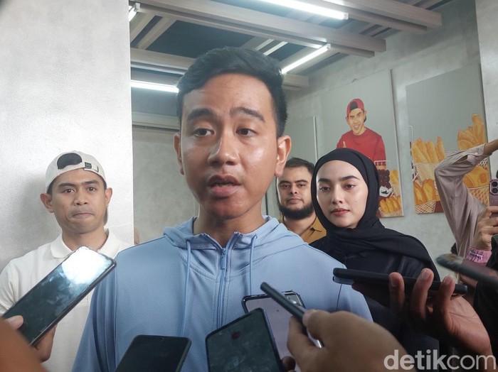 Gibran Rakabuming Raka di Bakso Bara, Depok, 11 Desember 2023. (M Sholihin/detikcom)