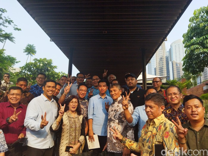 Gibran Rakabuming Raka, menggelar pertemuan dengan Persekutuan Gereja-gereja Lembaga-lembaga Injiil Indonesia (PGLII) di Senayan, Jakarta, 11 Desember 2023. (Kurniawan Fadilah/detikcom)