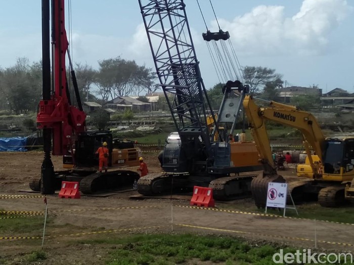 Groundbreaking pembangunan jembatan Pandansimo penghubung Bantul-Kulon Progo di Ngentak, Poncosari, Srandakan, Bantul yang dihadiri Gubernur DIY, Sri Sultan HB X, Senin (11/12/2023).