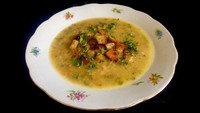 Bukan kalkun, masyarakat Ceko punya menu khusus untuk menyambut makan malam jelang Natal yang spesial ada menu Rybi Polevka yang terbuat dari ikan dicampur dengan anggur putih dan krim. Foto: TasteAtlas