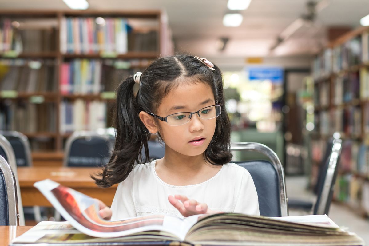 Lebih Baik Membaca Lewat Layar atau Buku Fisik? Book Lovers Wajib Tahu