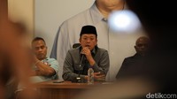 Sekretaris TKN Prabowo-Gibran, Nusron Wahid lantas memperkenalkan sejumlah aktivis yang hadir, di antaranya seperti Budiman Sudjatmiko, Andi Arief, hingga Agus Jabo. Dia kemudian berbicara mengenai tema debat yang akan digelar besok.