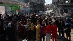 Jerit Warga Gaza Menahan Lapar Berebut Makanan di Tengah Perang