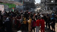 Israel kembali melanjutkan serangan ke Jalur Gaza pada 1 Desember setelah jeda kemanusiaan berakhir selama seminggu. Kementerian Kesehatan yang dikelola Hamas mengatakan Israel telah membunuh lebih dari 17.700 warga Gaza, Palestina, termasuk lebih dari 7.000 anak-anak.  