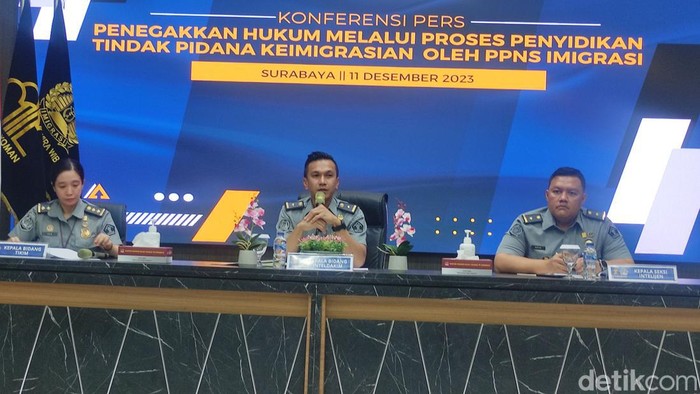 Jumpa pers Imigrasi Surabaya