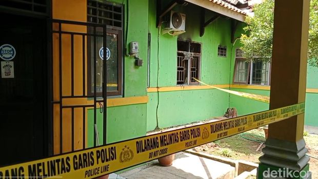 Kantor Camat Banyuputih, Kabupaten Batang, terbakar, Senin (11/12/2023).