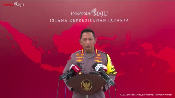 Kapolri Jenderal Listyo Sigit Prabowo memastikan Polri akan mengawal distribusi sembako hingga BBM saat masa Natal dan tahun baru (nataru). (YouTube Setpres)