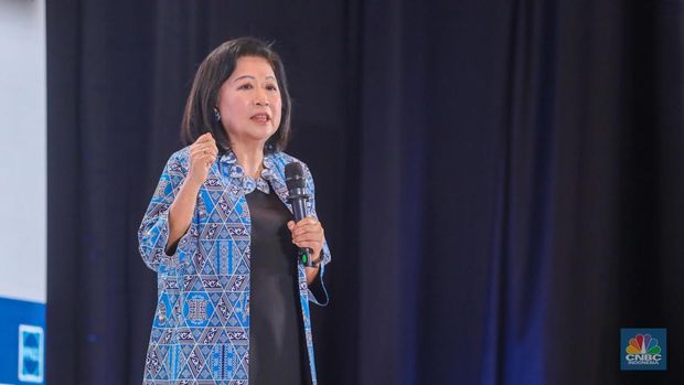 Ketua Dewan Pakar Asosiasi Pengusaha Indonesia (APINDO), Mari Elka Pangestu memberikan sambutan dalam acara Dialog Apindo Capres 2024 di Menara Bank Mega, Jakarta, Senin (11/12/2023). Ketua Dewan Pakar Asosiasi Pengusaha Indonesia (APINDO), Mari Elka Pangestu memberikan sambutan dalam acara Dialog Apindo Capres 2024 di Menara Bank Mega, Jakarta, Senin (11/12/2023). (CNBC Indonesia/Faisal Rahman)