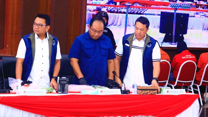 Kombes Suhermanto (kiri) dipromosikan sebagai Kasubdit di Direktorat Narkoba Bareskrim Polri.