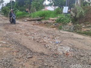 Duh! Jalan Parken Bandung Rusak Parah