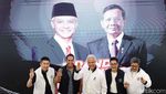 Lenggak-lenggok Model Peragakan Merchandise Ganjar-Mahfud