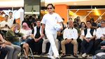 Lenggak-lenggok Model Peragakan Merchandise Ganjar-Mahfud