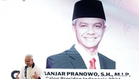 Mantan Gubernur Jateng tersebut tampak memberikan sambutannya. 