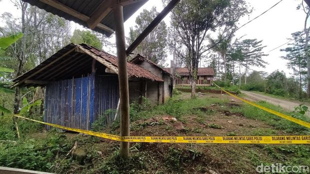 Lokasi penggergajian kayu milik Sarmo dan lokasi penguburan korban yang dibunuh.