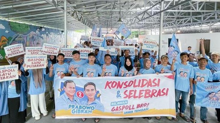 Massa mengatasnamakan relawan Gemoy, Asoy, Santuy Poll Prabowo-Gibran atau Gaspol Bro mendeklarasikan dukungan ke pasangan capres-cawapres nomor urut 2.