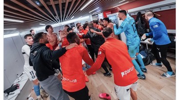 Perayaan sejarah tim Girona di kandang Barca. Foto: X