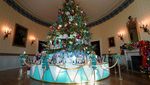 Meriah Sekali Dekorasi Natal yang Hiasi Gedung Putih