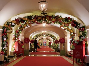 Tahukah Kamu, Ini Asal Usul Hiasan Natal Pakai Warna Merah dan Hijau