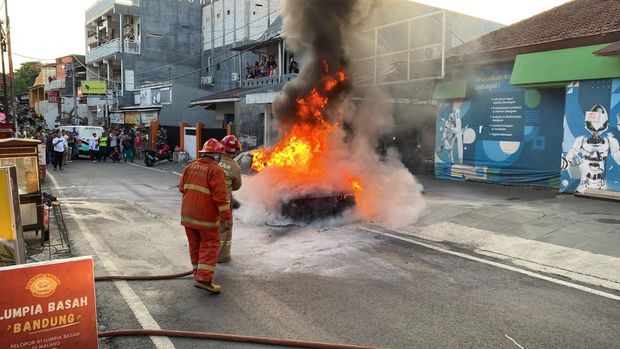 Mobil dosen UB terbakar di Kota Malang