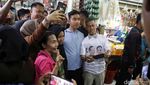 Momen Gibran Blusukan di Pasar Rumput