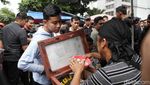 Momen Gibran Blusukan di Pasar Rumput