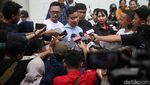 Momen Gibran Blusukan di Pasar Rumput