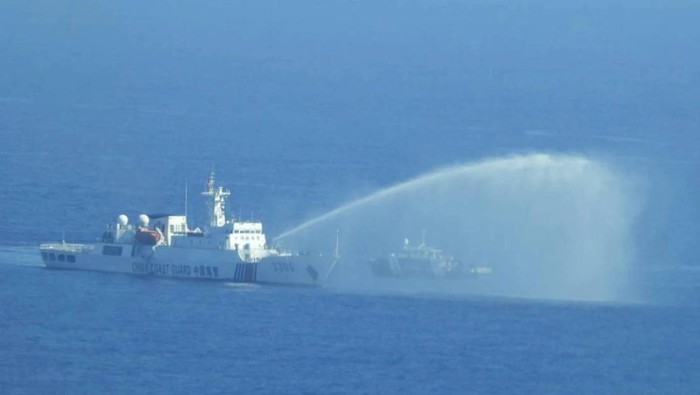 Tensi Meninggi: Filipina Layangkan Keberatan Tegas ke Diplomat China Atas Insiden Tembakan Meriam Air