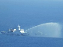 Tembakan Meriam Air Guyur Kapal Filipina di Laut China Selatan