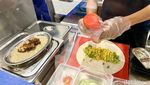 Ada Iskender Kebab dan Kebab Wrap Turki yang Gurih di Resto Kekinian Ini