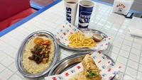 Sementara untuk menu makanannya memang pilihannya tidak terlalu banyak, tapi semua makanan yang disajikan di sini homemade dan pastinya sulit untuk ditemukan di restoran lain. Foto: detikFood