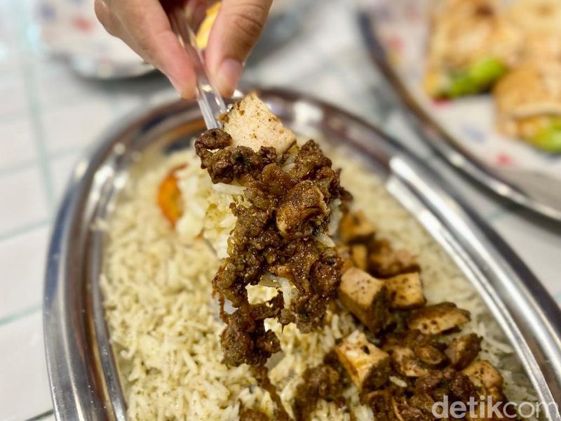 Nefis Kebab House: Uniknya Iskender Kebab khas Turki dengan Butter Rice