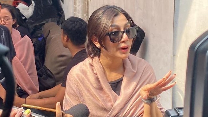 Nisya Ahmad melayat ke rumah duka ibu Jeje Govinda.